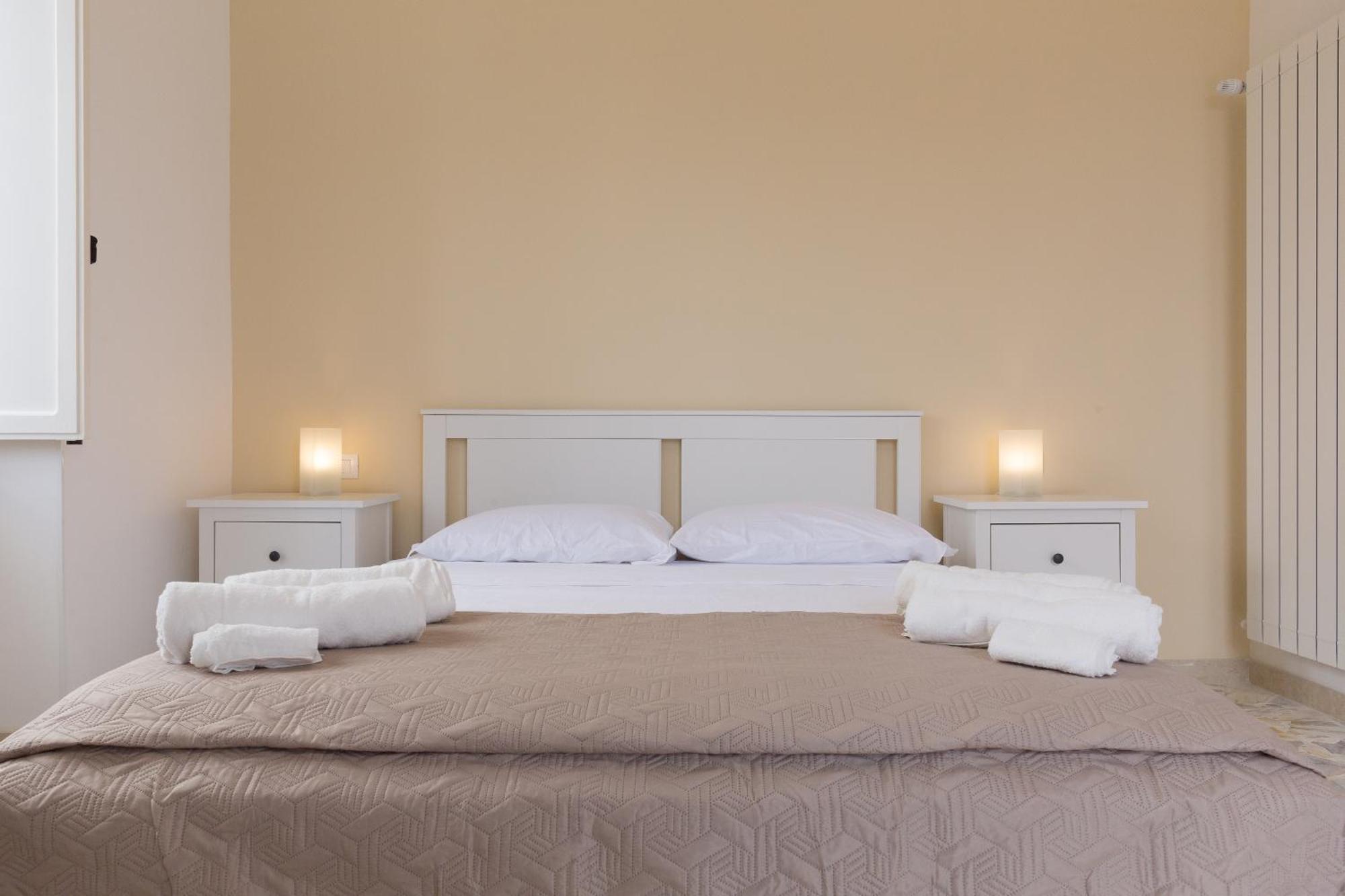 Al Corso Apartments Noto Exterior photo