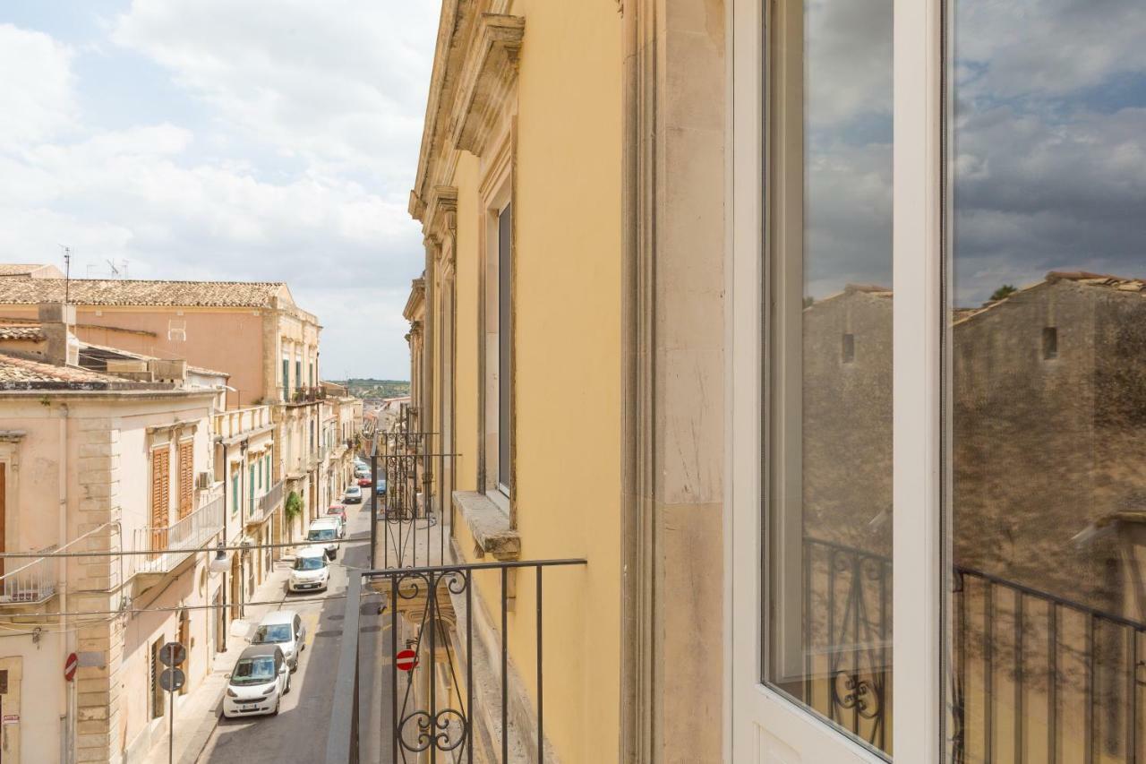 Al Corso Apartments Noto Exterior photo
